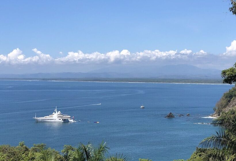 هتل Vista Ocean Suites