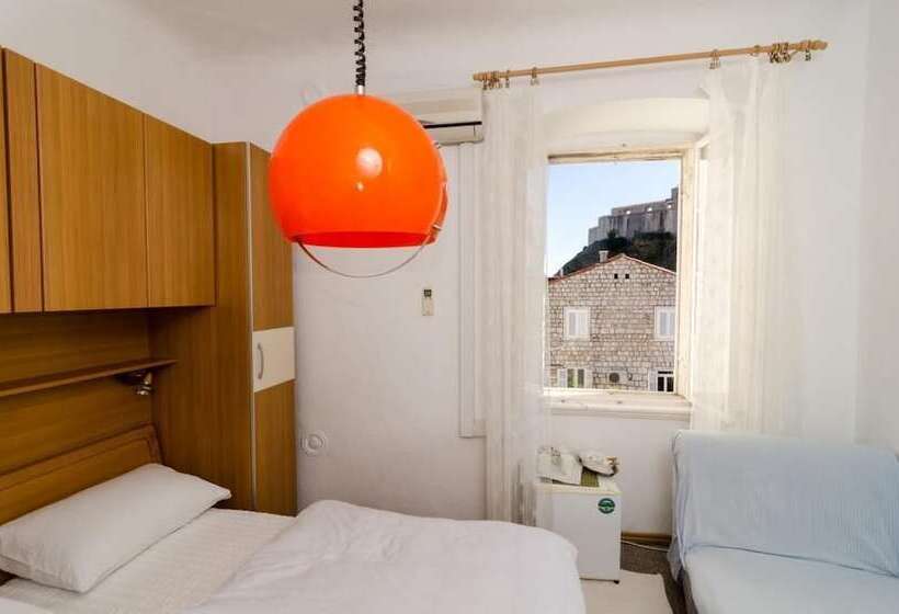 פנסיון Rooms Pile