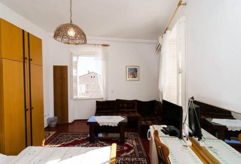 פנסיון Rooms Pile