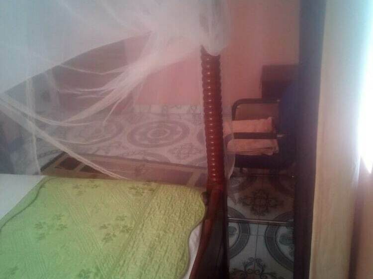 پانسیون Roots Resort