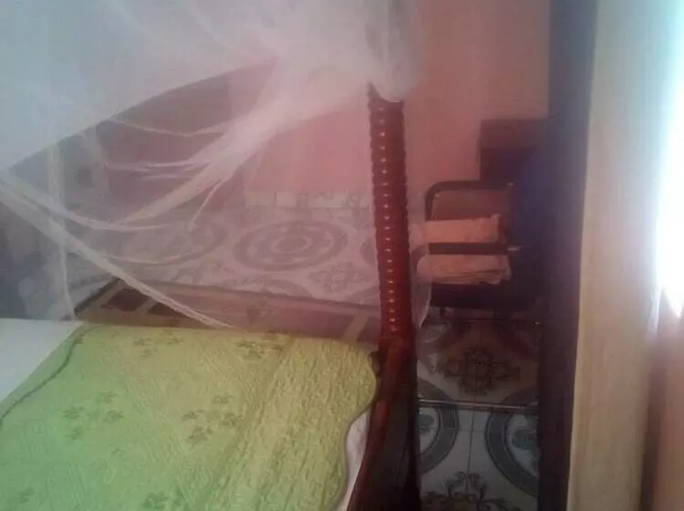 پانسیون Roots Resort