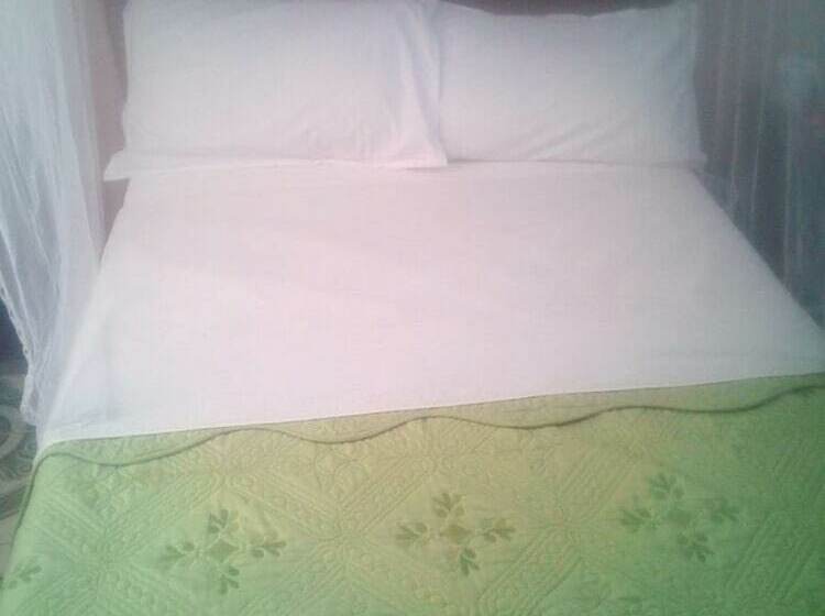 پانسیون Roots Resort