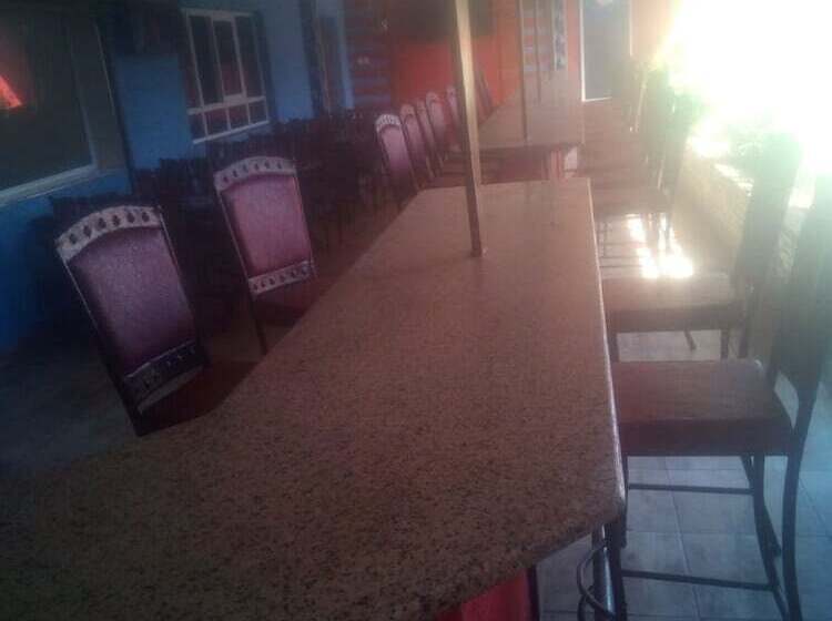 پانسیون Roots Resort