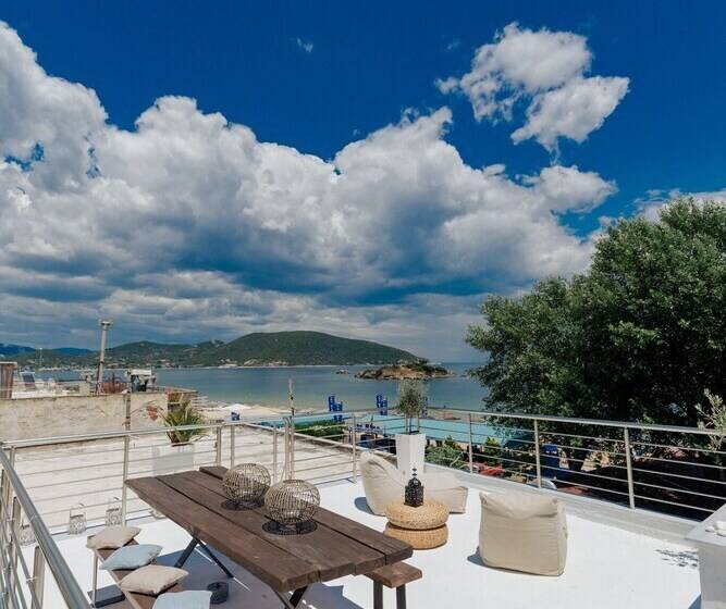 펜션 Sea View Studio With A Barbecue Area On The Terrace Of The Building A Smart Tv