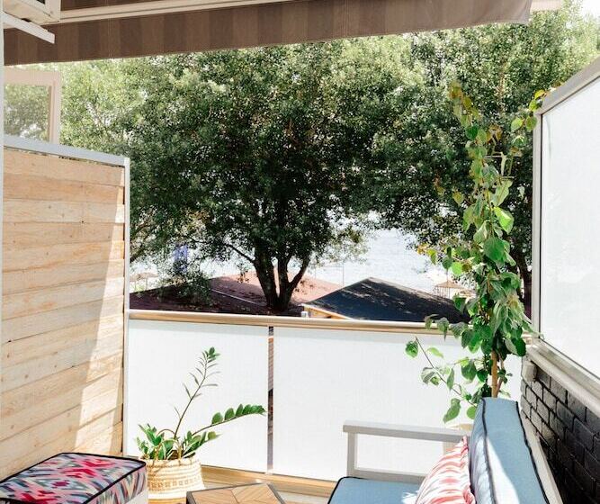 펜션 Sea View Studio With A Barbecue Area On The Terrace Of The Building A Smart Tv