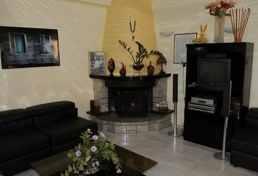 Majatalo Welcome To Hotel Petunia, In Neos Marmaras,xalkidiki ,greece, Triple Room 4