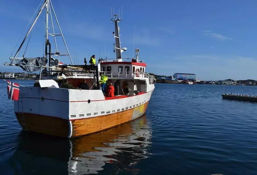 Lomakeskus Sjøstrand Rorbuer V Børge Iversen As