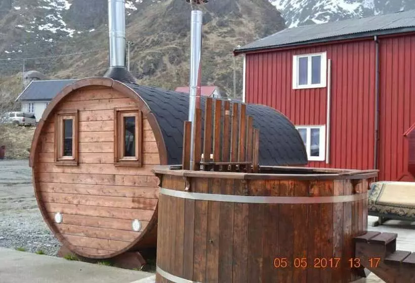 Lomakeskus Sjøstrand Rorbuer V Børge Iversen As