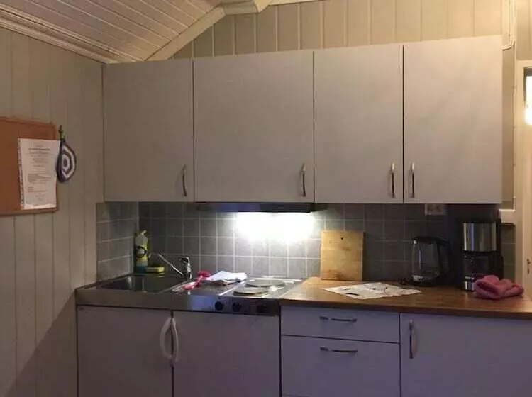 Lomakeskus Sjøstrand Rorbuer V Børge Iversen As