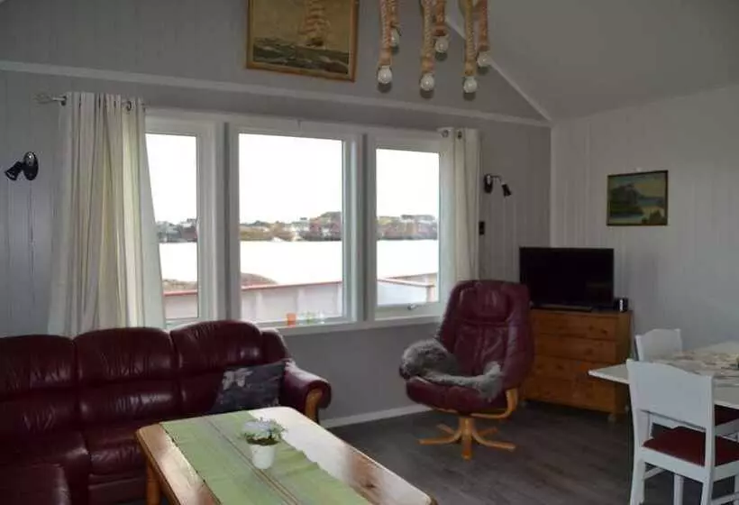 Lomakeskus Sjøstrand Rorbuer V Børge Iversen As