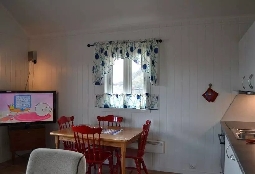 Lomakeskus Sjøstrand Rorbuer V Børge Iversen As