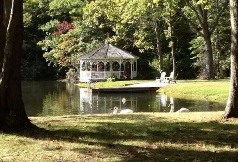 Sweet Valley Cottages