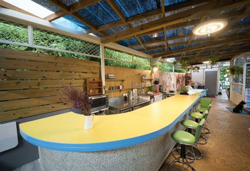 تختخواب و صبحانه Dayastar