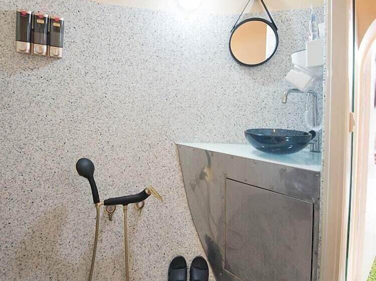 تختخواب و صبحانه Dayastar