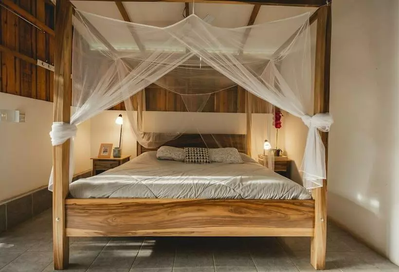 هتل Calalas Lodge