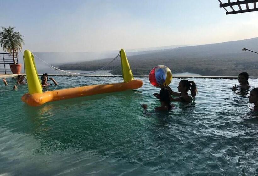 هتل Calalas Lodge