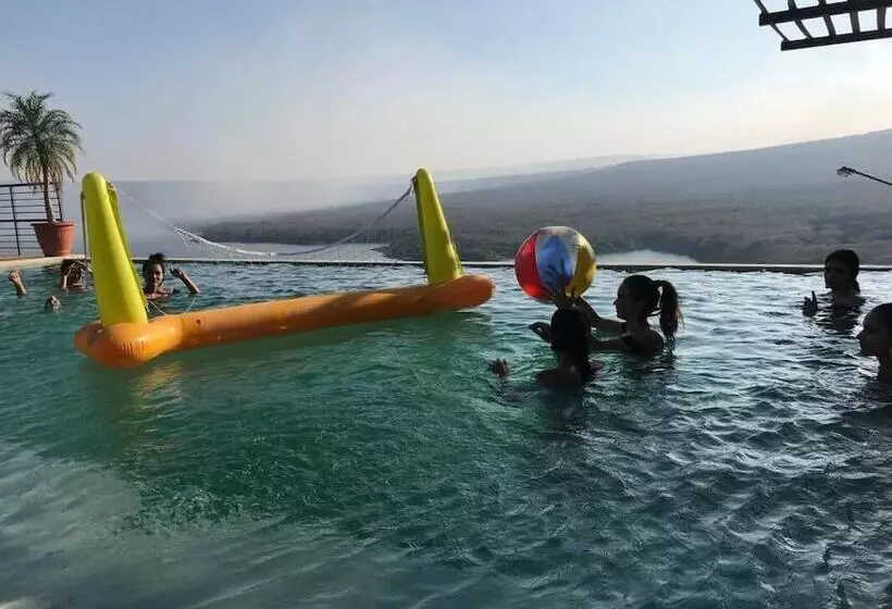 هتل Calalas Lodge