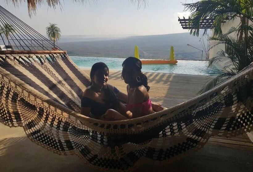 هتل Calalas Lodge