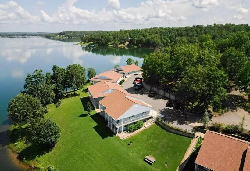 Hotelli Crown Point Resort