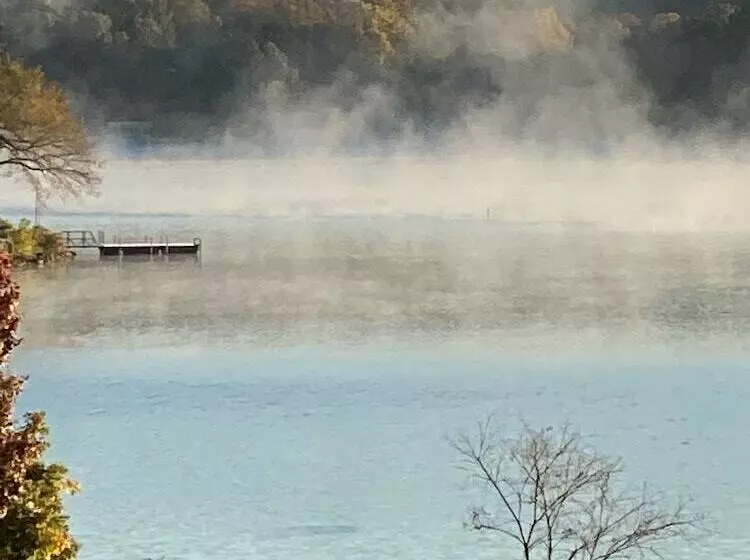 Hotelli Crown Point Resort