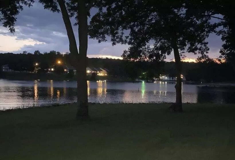 Hotelli Crown Point Resort