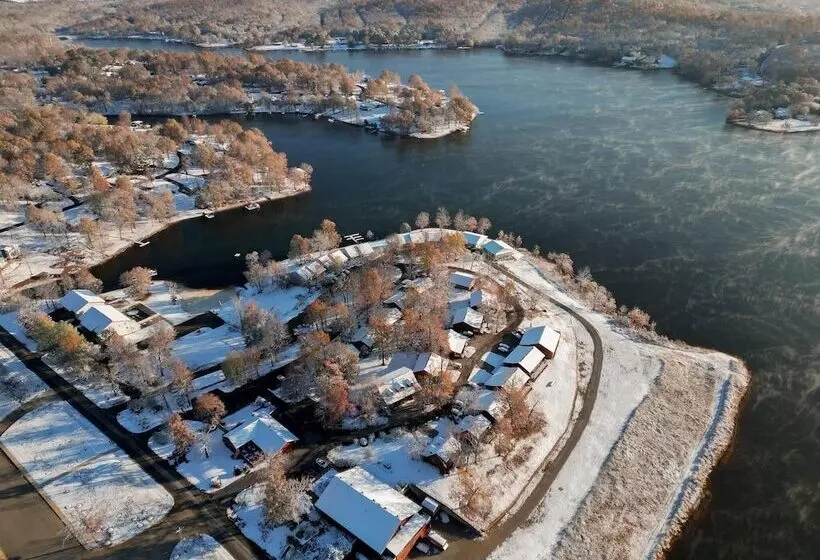 Hotelli Crown Point Resort