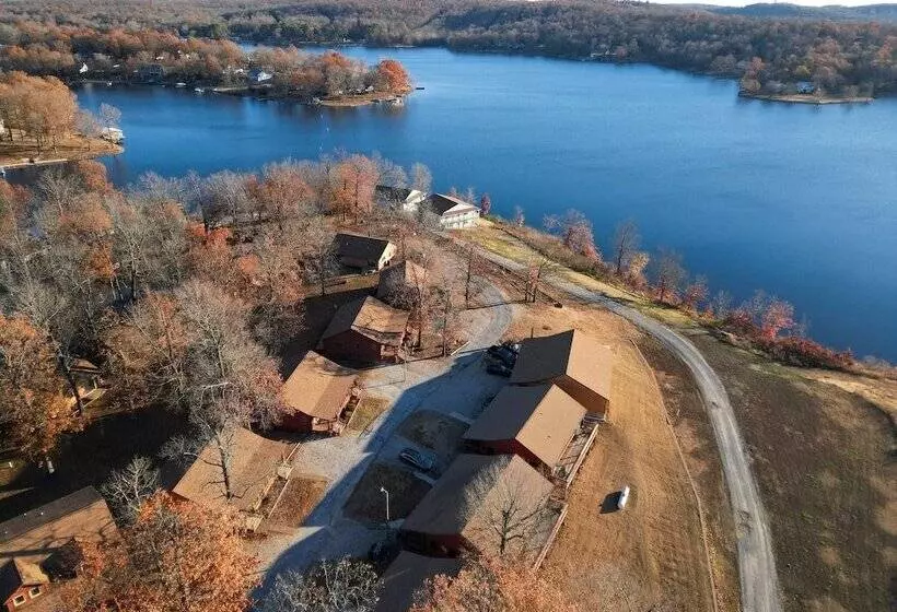 Hotelli Crown Point Resort