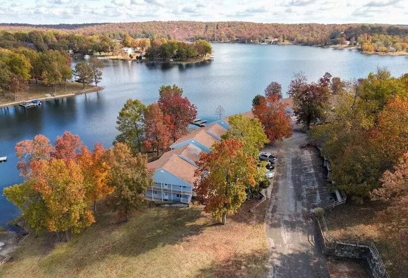 Hotelli Crown Point Resort