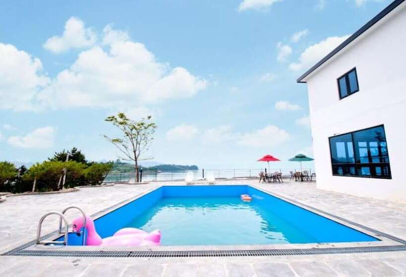 Hotel Goheung Geogeum Island Pension