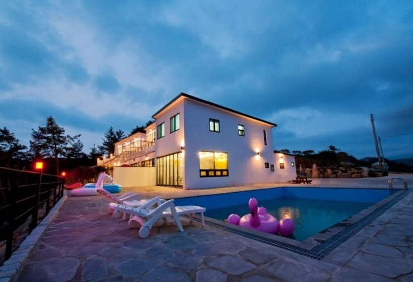 Hotel Goheung Geogeum Island Pension