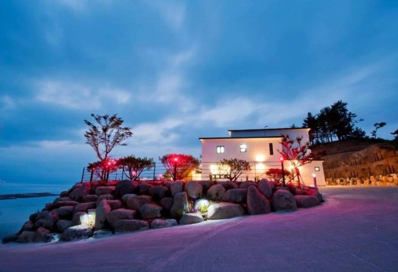 Hotel Goheung Geogeum Island Pension