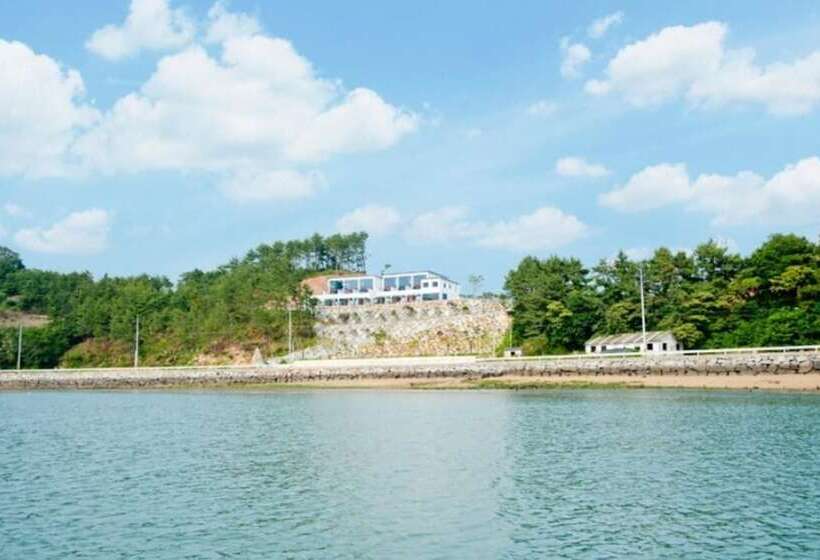 Hotel Goheung Geogeum Island Pension