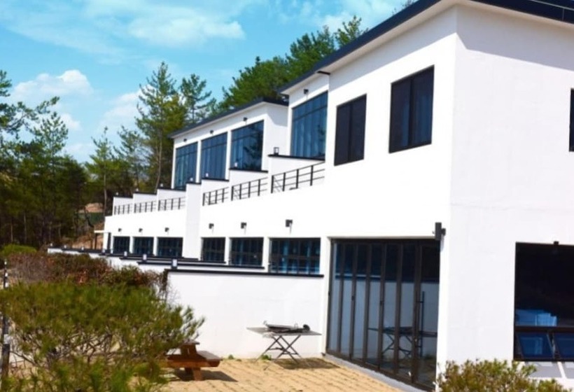 Hotel Goheung Geogeum Island Pension