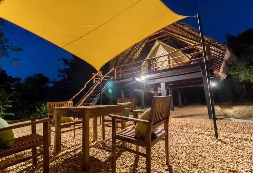 Hotelli Thamaravila Wilpattu Luxury Tented Villa