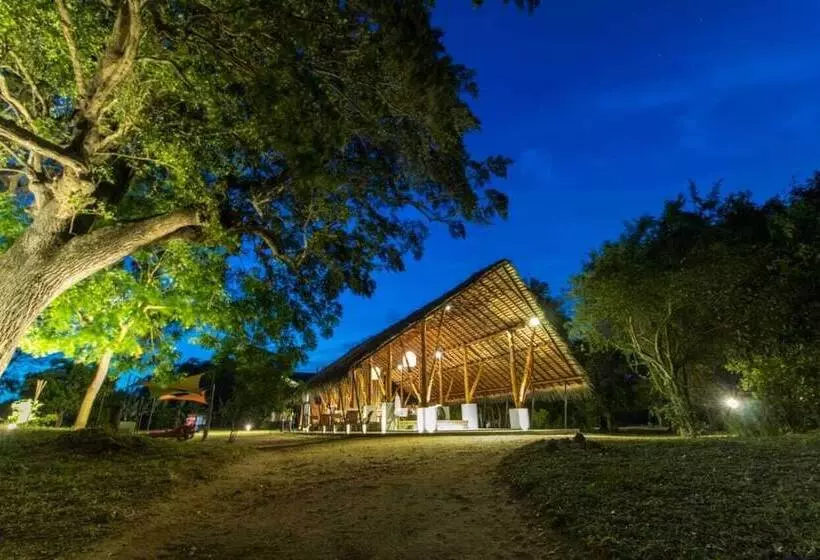Hotelli Thamaravila Wilpattu Luxury Tented Villa
