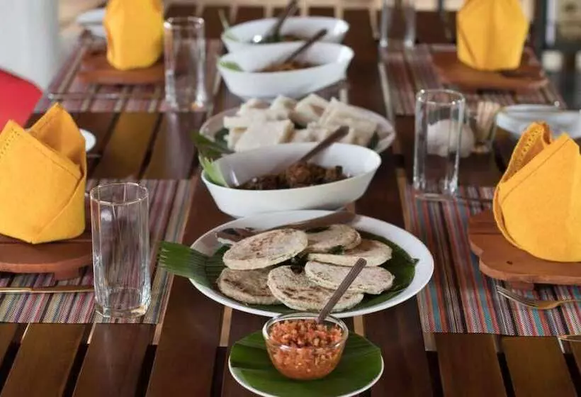 Hotelli Thamaravila Wilpattu Luxury Tented Villa