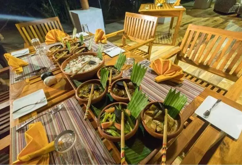 Hotelli Thamaravila Wilpattu Luxury Tented Villa