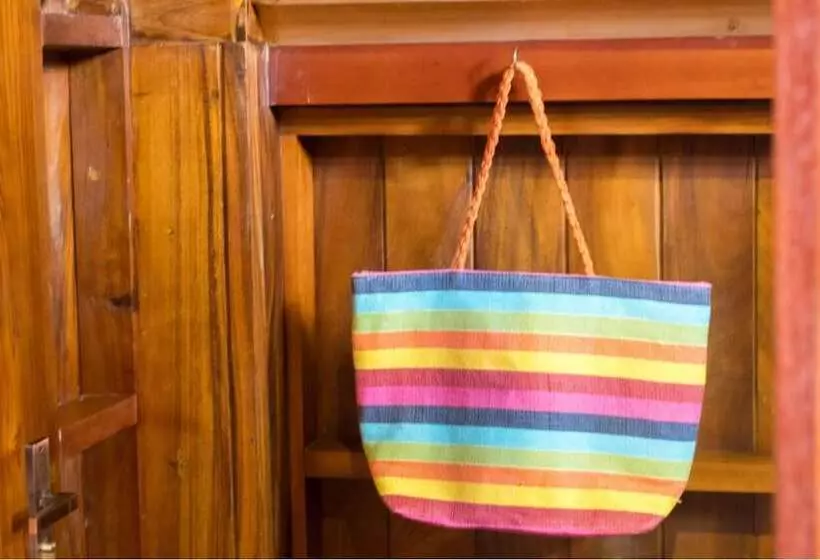 Hotelli Thamaravila Wilpattu Luxury Tented Villa