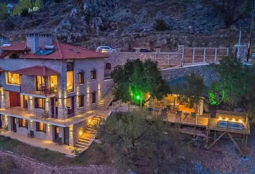 ペンション Almond House Suites Arachova  Adults Only