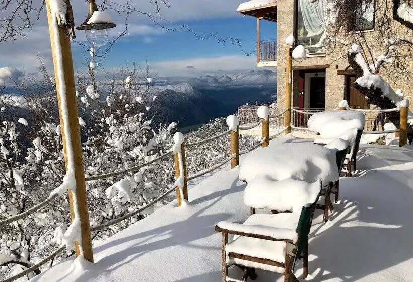 ペンション Almond House Suites Arachova  Adults Only