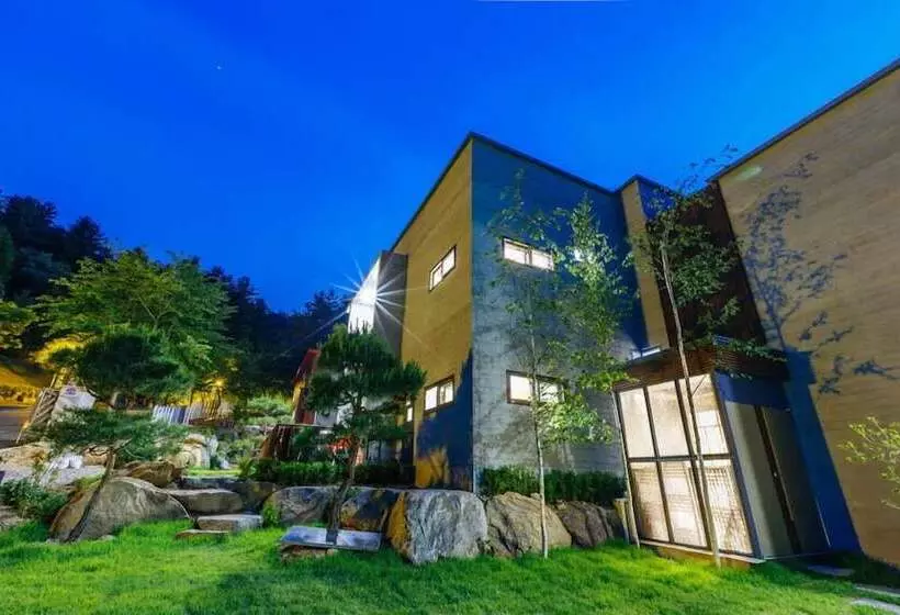 Majatalo Gallery 774