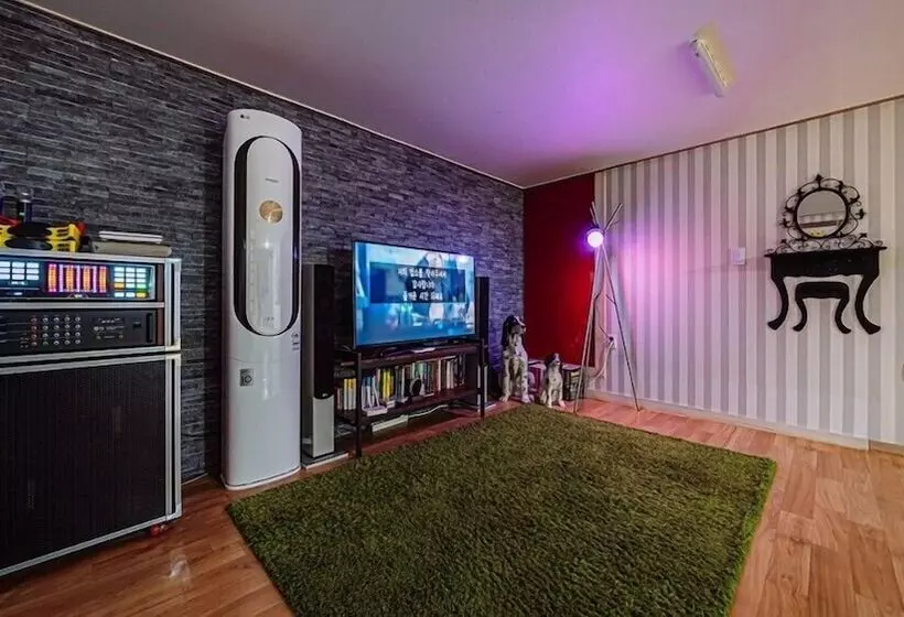 Majatalo Gallery 774