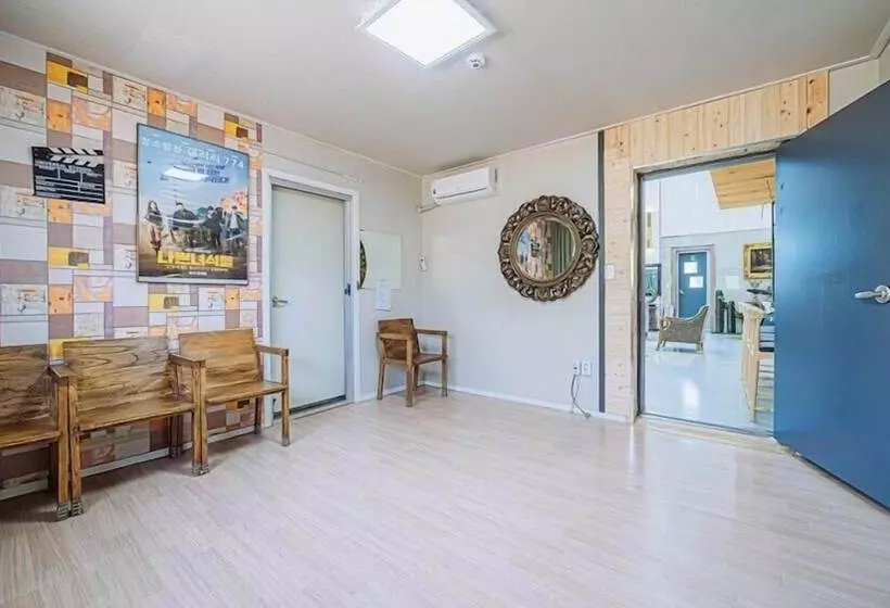 Majatalo Gallery 774