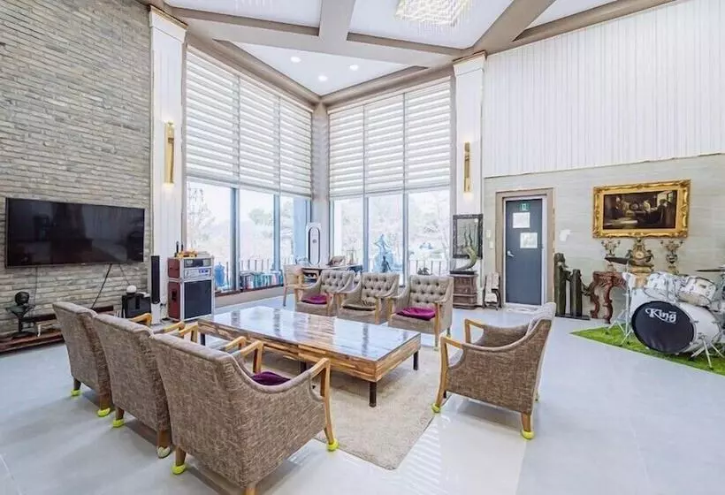 Majatalo Gallery 774