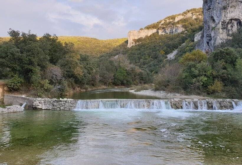بنسيون Gîtes Du Combeau