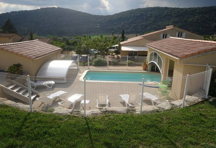 بنسيون Gîtes Du Combeau