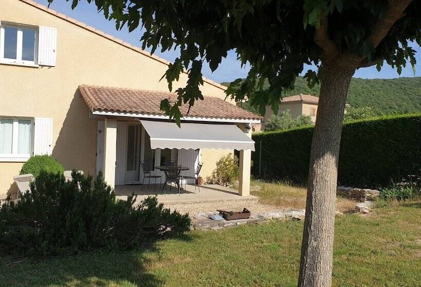 بنسيون Gîtes Du Combeau