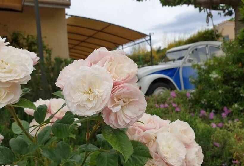 بنسيون Gîtes Du Combeau