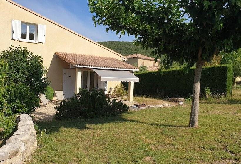 بنسيون Gîtes Du Combeau