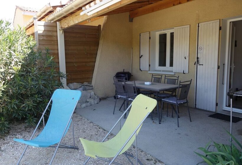 بنسيون Gîtes Du Combeau